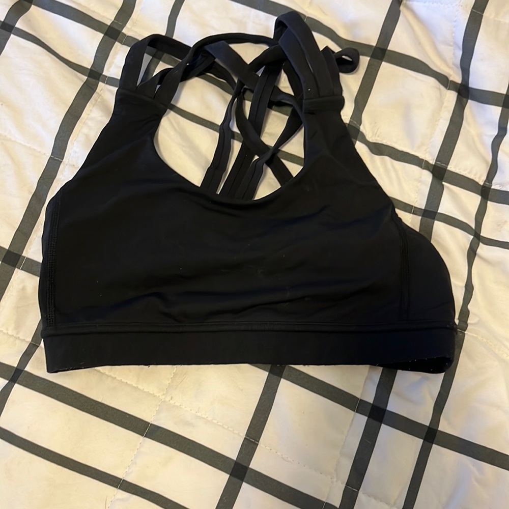 black lululemon sports bra
